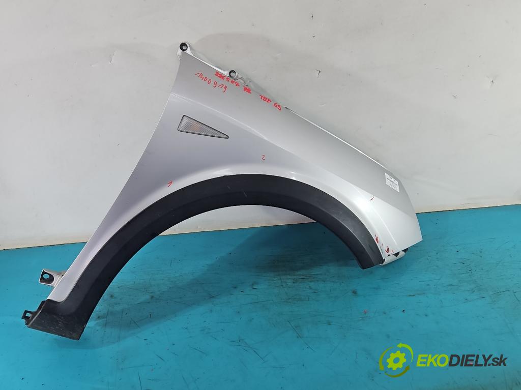 Renault Scenic II 2003-2009 1.9 dci 131 HP manual 96 kW 1870 cm3 5- blatník predné pravý  (Ostatné)