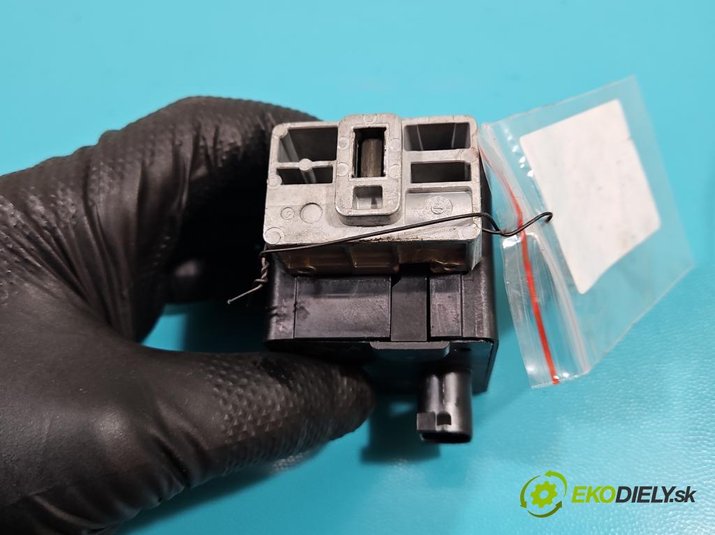 Renault Scenic II 2003-2009 1.9 dci 131 HP manual 96 kW 1870 cm3 5- Blokáda: řízení: 8200604932 (Ostatné)