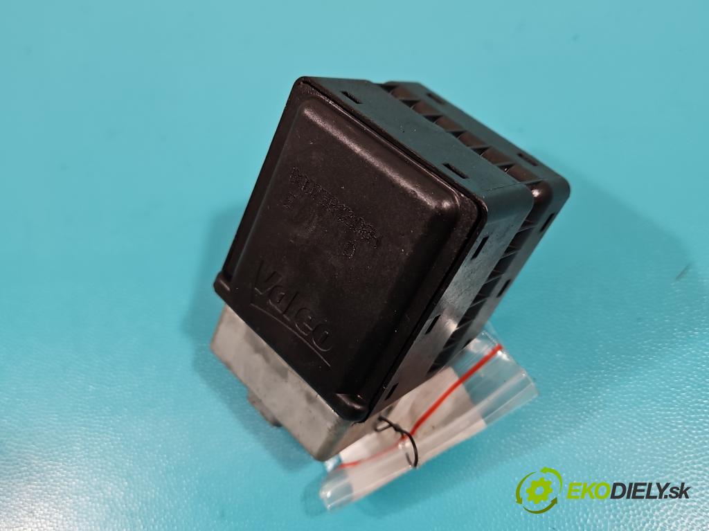 Renault Scenic II 2003-2009 1.9 dci 131 HP manual 96 kW 1870 cm3 5- Blokáda: řízení: 8200604932 (Ostatné)