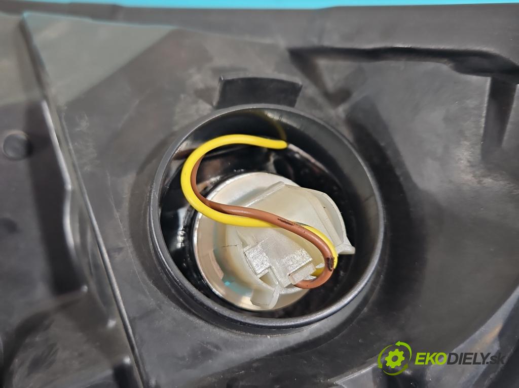 Renault Master III 2010-2019 2.3 dci 101 HP manual 74 kW 2299 cm3 5- Reflektor: pravý  (Pravé)