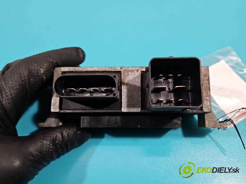 Renault Master III 2010-2019 2.3 dci 101 HP manual 74 kW 2299 cm3 5- Relé: svíčky: zařicích: 8200558438-A (Relé)