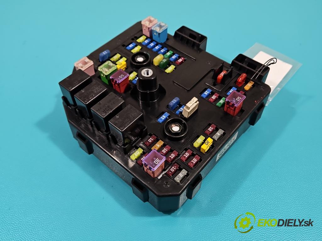 Opel Antara 2006-2015 2.2 cdti 163 hp automatic 120 kW 2231 cm3 5- skříňka pojistková 95903657 (Pojistkové skříňky)