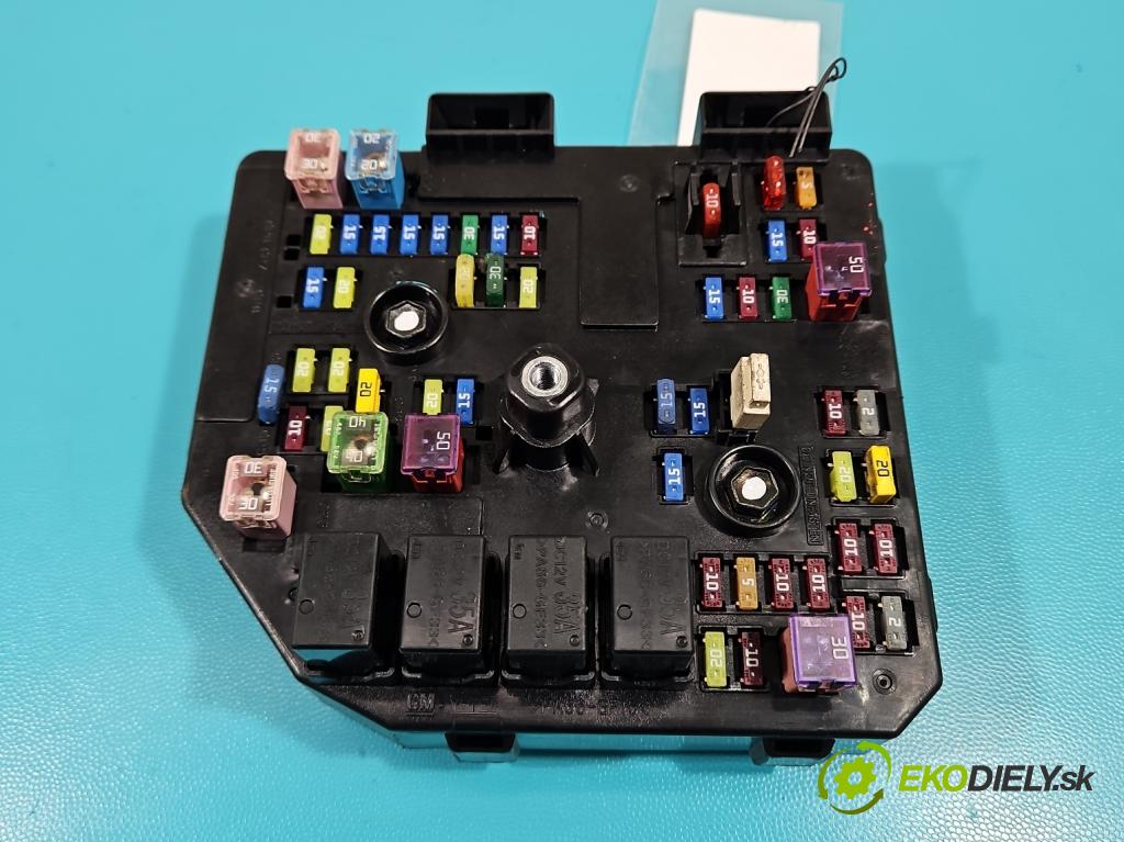 Opel Antara 2006-2015 2.2 cdti 163 hp automatic 120 kW 2231 cm3 5- skříňka pojistková 95903657 (Pojistkové skříňky)