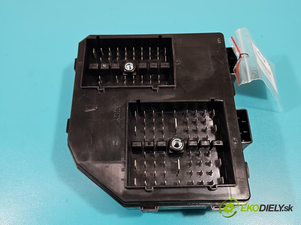 Opel Antara 2006-2015 2.2 cdti 163 hp automatic 120 kW 2231 cm3 5- skříňka pojistková 95903657 (Pojistkové skříňky)