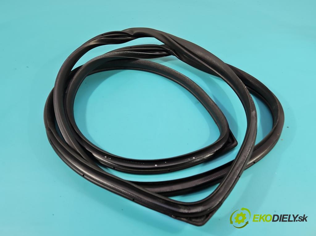 Kia Sportage IV 2015-2021 1.7 crdi 141 hp automatic 104 kW 1685 cm3 5- Těsnění: dveře zadní levé  (Ostatní)