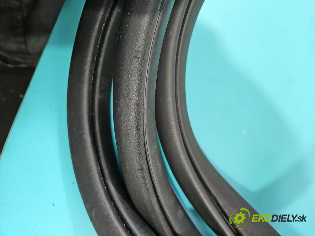 Kia Sportage IV 2015-2021 1.7 crdi 141 hp automatic 104 kW 1685 cm3 5- Těsnění: dveře zadní levé  (Ostatní)