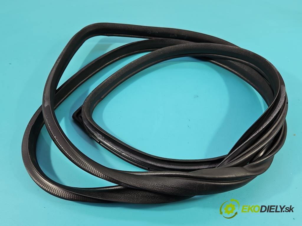 Kia Sportage IV 2015-2021 1.7 crdi 141 hp automatic 104 kW 1685 cm3 5- Těsnění: dveře zadní levé  (Ostatní)