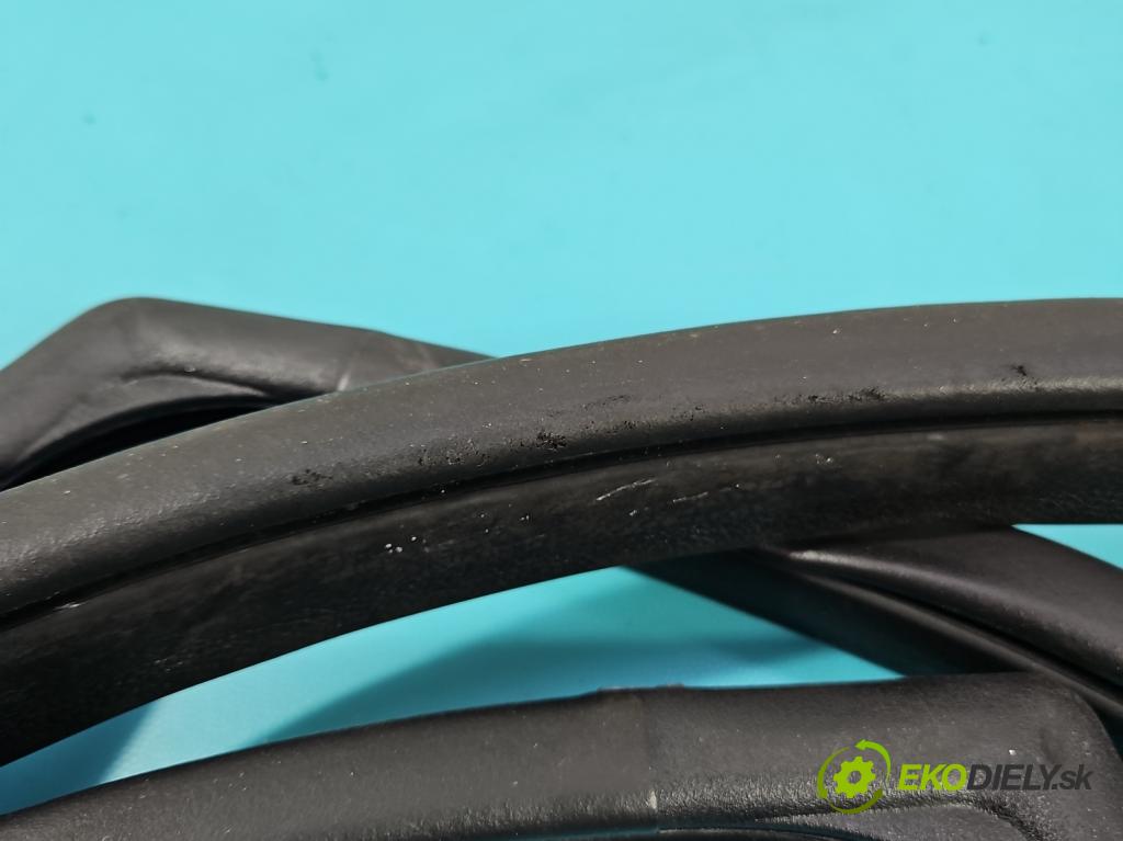 Kia Sportage IV 2015-2021 1.7 crdi 141 hp automatic 104 kW 1685 cm3 5- Těsnění: dveře zadní levé  (Ostatní)