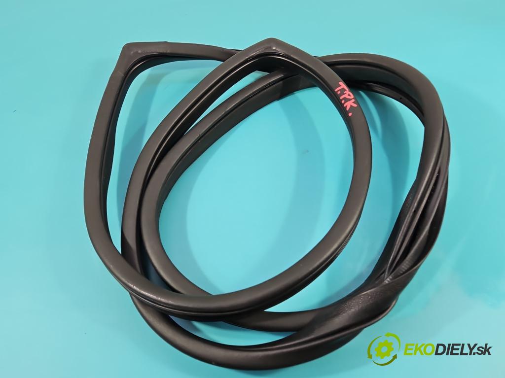 Kia Sportage IV 2015-2021 1.7 crdi 141 hp automatic 104 kW 1685 cm3 5- Těsnění: dveře zadní pravé  (Ostatní)