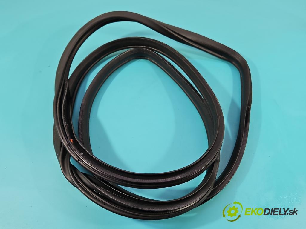 Kia Sportage IV 2015-2021 1.7 crdi 141 hp automatic 104 kW 1685 cm3 5- Těsnění: dveře zadní pravé  (Ostatní)