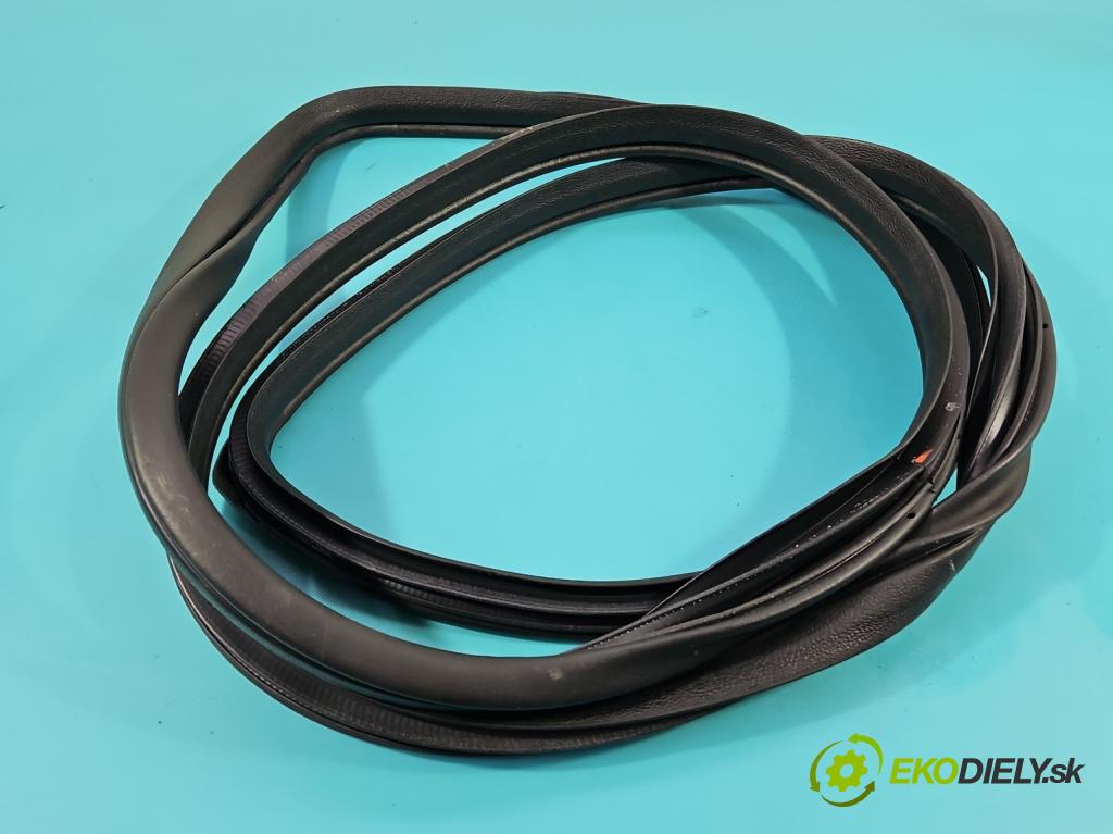 Kia Sportage IV 2015-2021 1.7 crdi 141 hp automatic 104 kW 1685 cm3 5- Těsnění: dveře zadní pravé  (Ostatní)