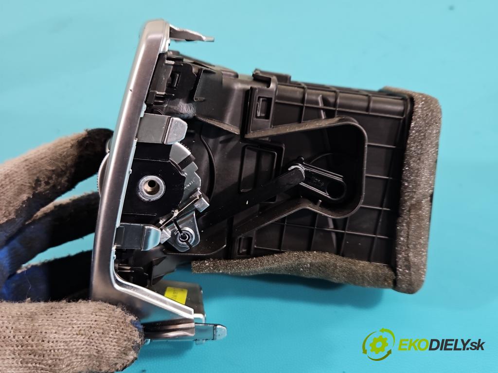 Kia Sportage IV 2015-2021 1.7 crdi 141 HP automatic 104 kW 1685 cm3 5- Mřížka: kúrenia stredová  (Mriežky kúrenia (fukáre))