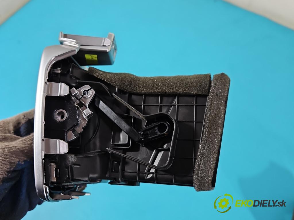 Kia Sportage IV 2015-2021 1.7 crdi 141 HP automatic 104 kW 1685 cm3 5- Mřížka: kúrenia stredová  (Mriežky kúrenia (fukáre))