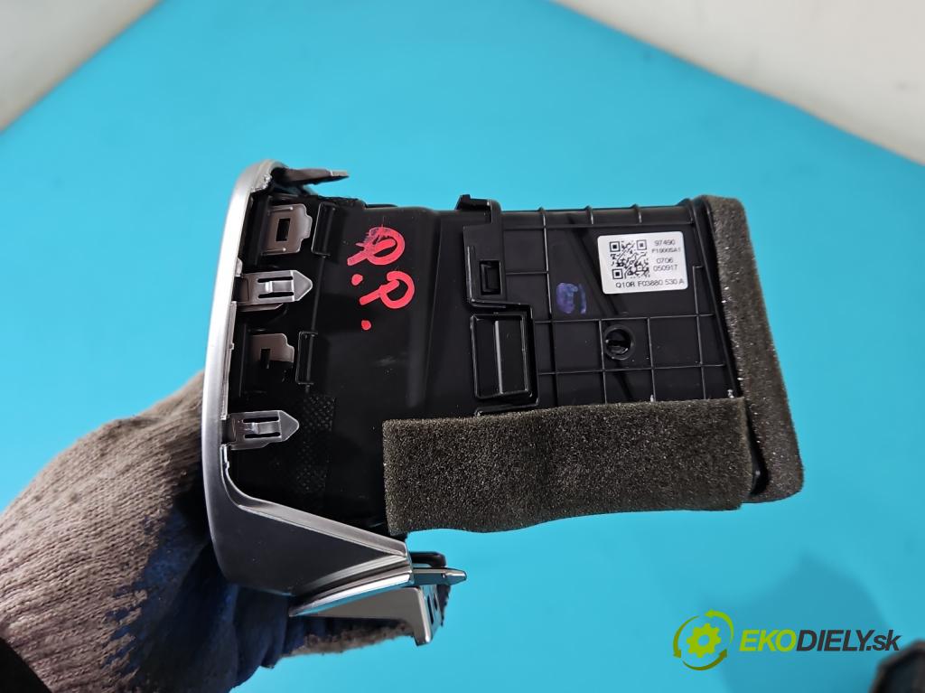 Kia Sportage IV 2015-2021 1.7 crdi 141 HP automatic 104 kW 1685 cm3 5- Mřížka: kúrenia stredová  (Mriežky kúrenia (fukáre))