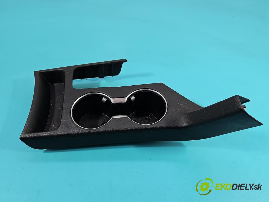 Kia Sportage IV 2015-2021 1.7 crdi 141 HP automatic 104 kW 1685 cm3 5- Rukojeť: na nápoje: 84651-F1001WK (Úchyty, držiaky na nápoje)