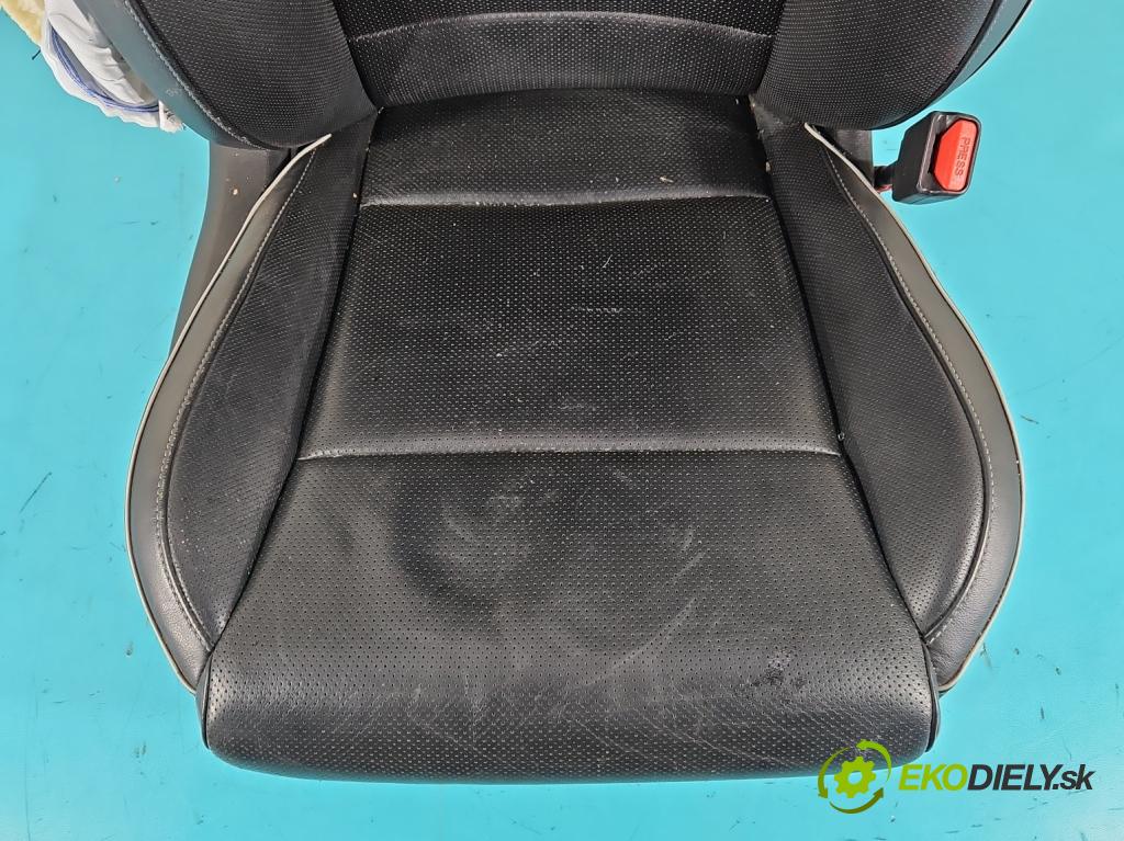 Kia Sportage IV 2015-2021 1.7 crdi 141 HP automatic 104 kW 1685 cm3 5- Sedačka pravý  (Sedačky, sedadlá)