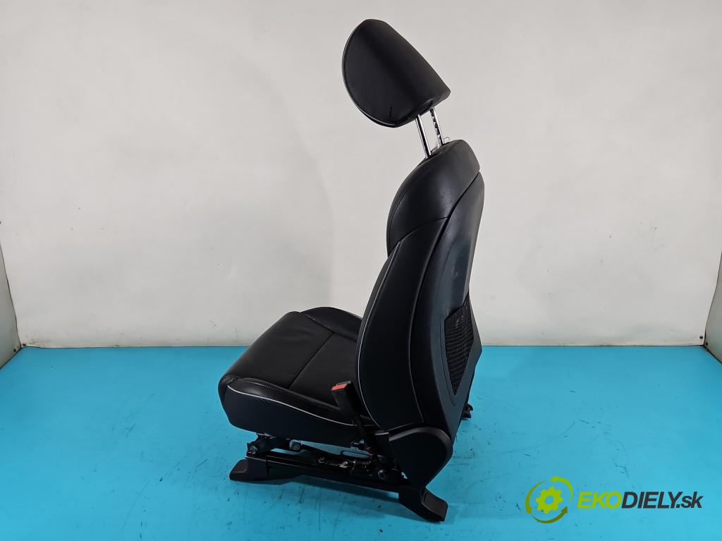 Kia Sportage IV 2015-2021 1.7 crdi 141 HP automatic 104 kW 1685 cm3 5- Sedačka pravý  (Sedačky, sedadlá)