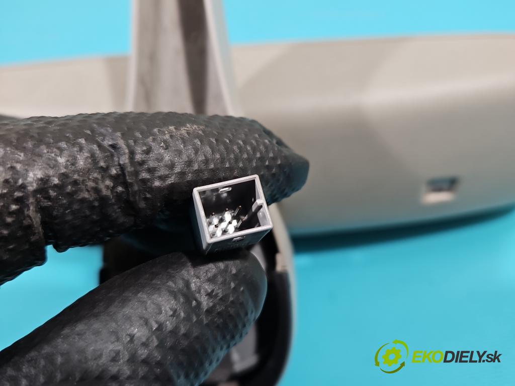 Audi Q5 2008-2016 2.0 TFSI 211KM manual 155 kW 1984 cm3 5- zpětné zrcátko vnitřní 8R0857511 (Světla vnitřní)