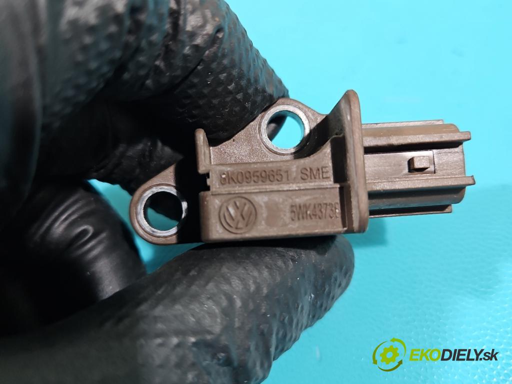 Audi Q5 2008-2016 2.0 TFSI 211KM manual 155 kW 1984 cm3 5- snímač šokovat: 8K0959651 (Snímače nárazu)