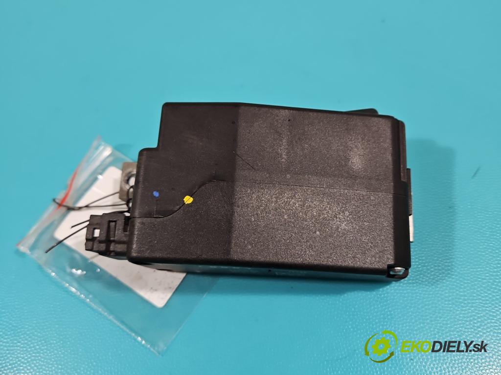 Audi Q5 2008-2016 2.0 TFSI 211KM manual 155 kW 1984 cm3 5- Blokáda: řízení: 8K0905852D (Ostatné)