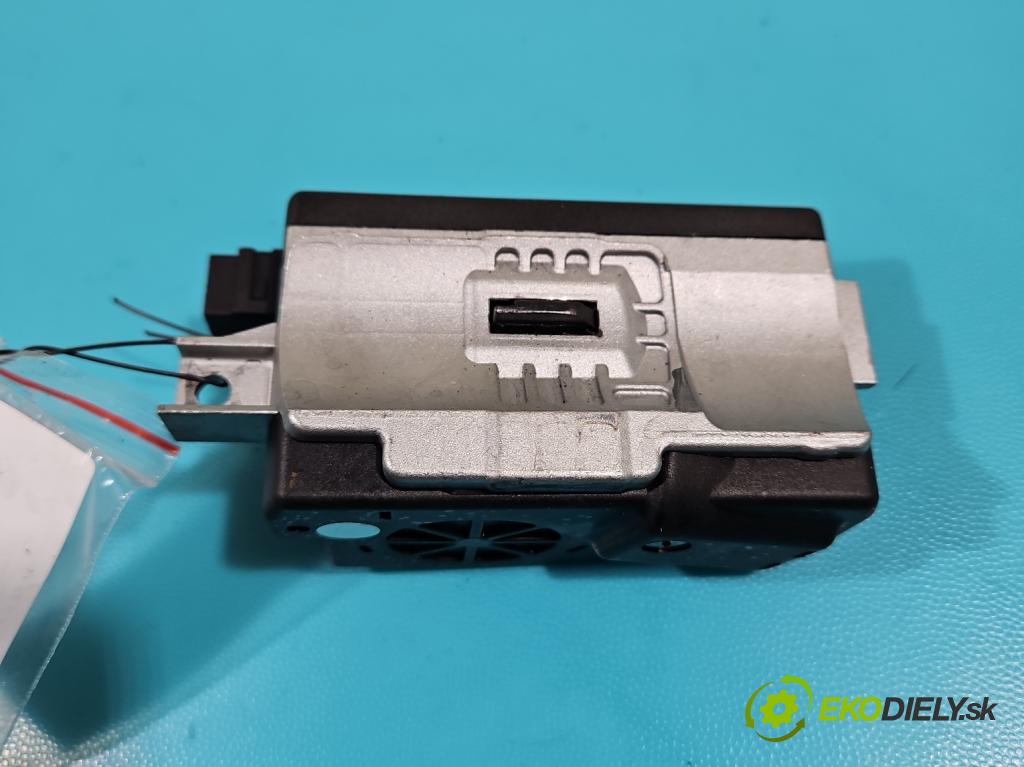 Audi Q5 2008-2016 2.0 TFSI 211KM manual 155 kW 1984 cm3 5- Blokáda: řízení: 8K0905852D (Ostatné)