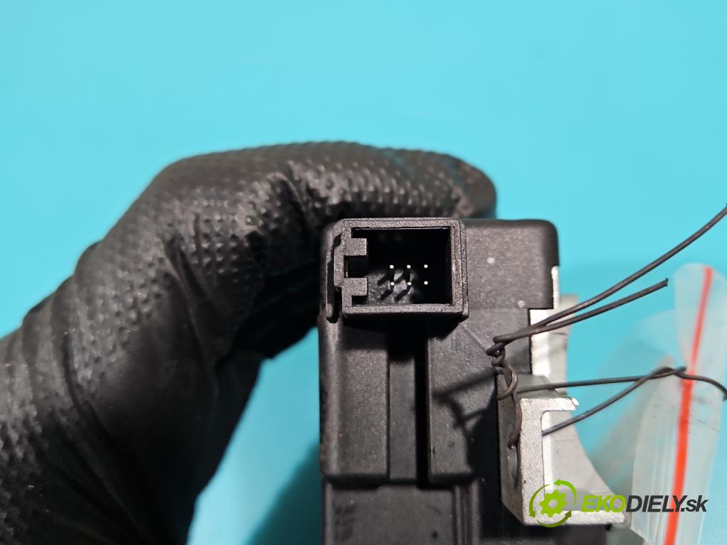 Audi Q5 2008-2016 2.0 TFSI 211KM manual 155 kW 1984 cm3 5- Blokáda: řízení: 8K0905852D (Ostatné)