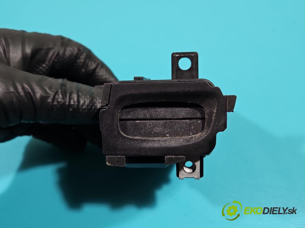 Audi Q5 2008-2016 2.0 TFSI 211KM manual 155 kW 1984 cm3 5- Spínačka 8K0909131D (Spínacie skrinky a kľúče)