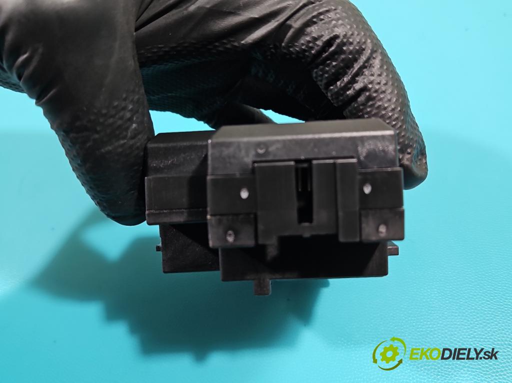 Audi Q5 2008-2016 2.0 TFSI 211KM manual 155 kW 1984 cm3 5- Spínačka 8K0909131D (Spínacie skrinky a kľúče)