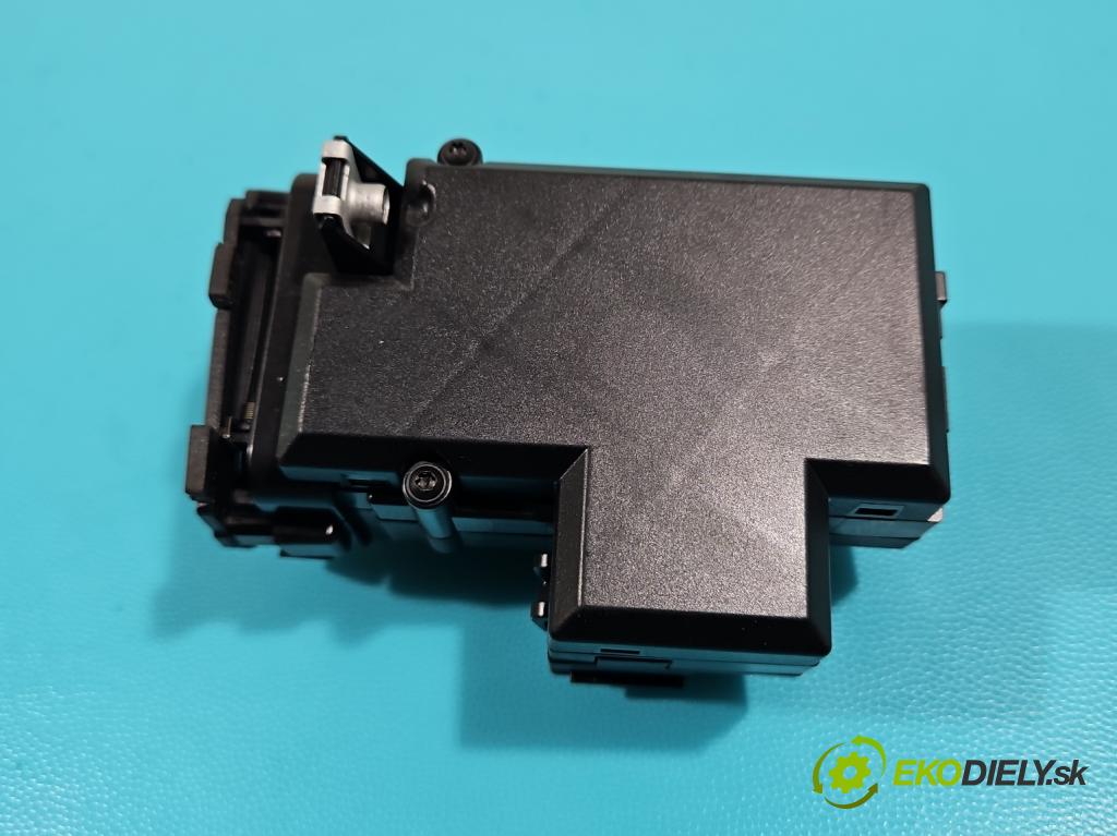 Audi Q5 2008-2016 2.0 TFSI 211KM manual 155 kW 1984 cm3 5- Spínačka 8K0909131D (Spínacie skrinky a kľúče)