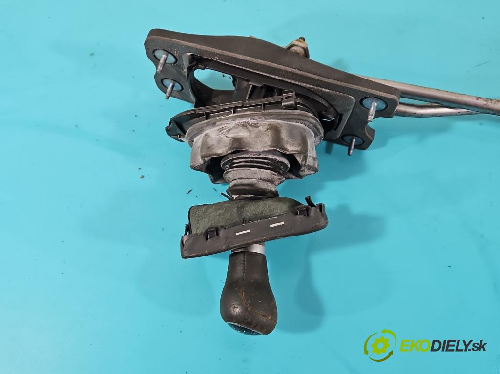 Audi Q5 2008-2016 2.0 TFSI 211KM manual 155 kW 1984 cm3 5- Páka: Změny: stupeň,rýchlosť 8R0711025B (Rýchlostná páka (kulisa))