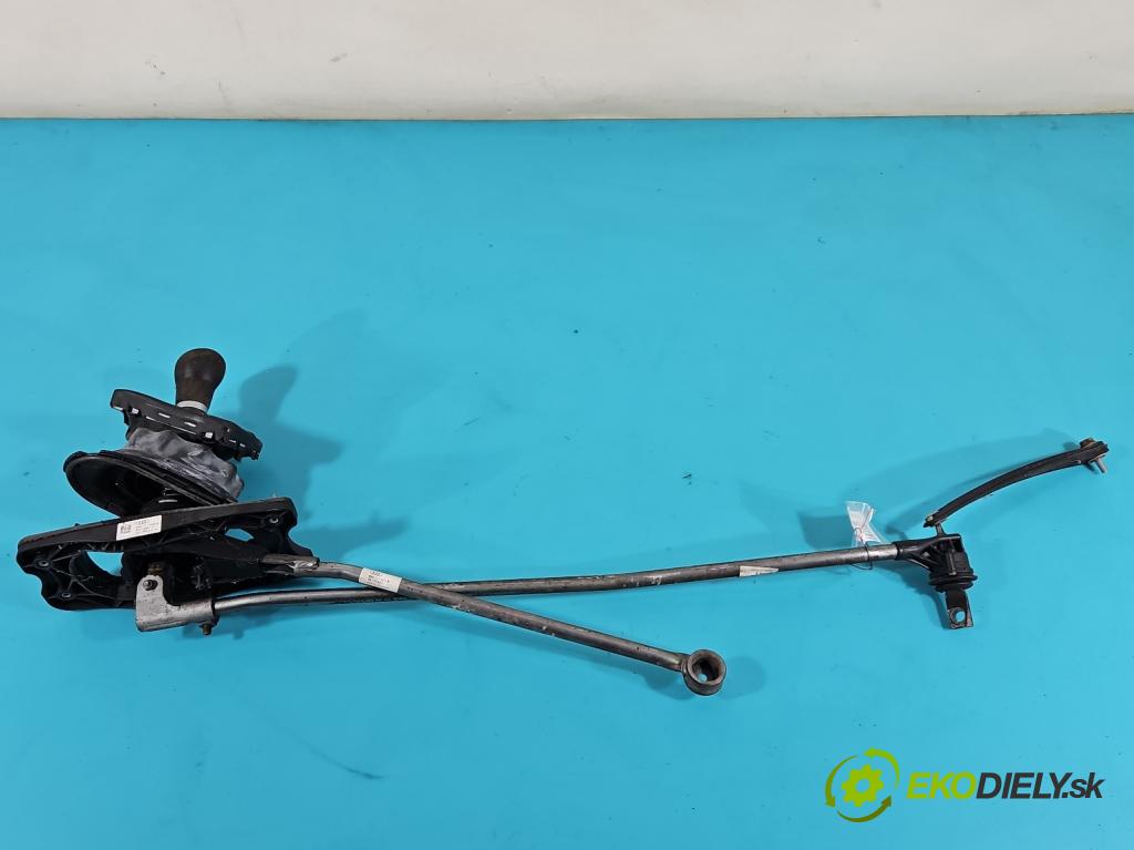 Audi Q5 2008-2016 2.0 TFSI 211KM manual 155 kW 1984 cm3 5- Páka: Změny: stupeň,rýchlosť 8R0711025B (Rýchlostná páka (kulisa))