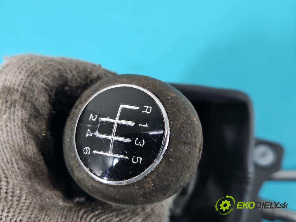 Audi Q5 2008-2016 2.0 TFSI 211KM manual 155 kW 1984 cm3 5- Páka: Změny: stupeň,rýchlosť 8R0711025B (Rýchlostná páka (kulisa))