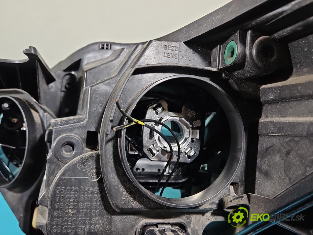 Citroen DS5 2011-2015 1.6 THP 156 HP automatic 115 kW 1598 cm3 5- Reflektor: pravý 9802086580 (Pravé)