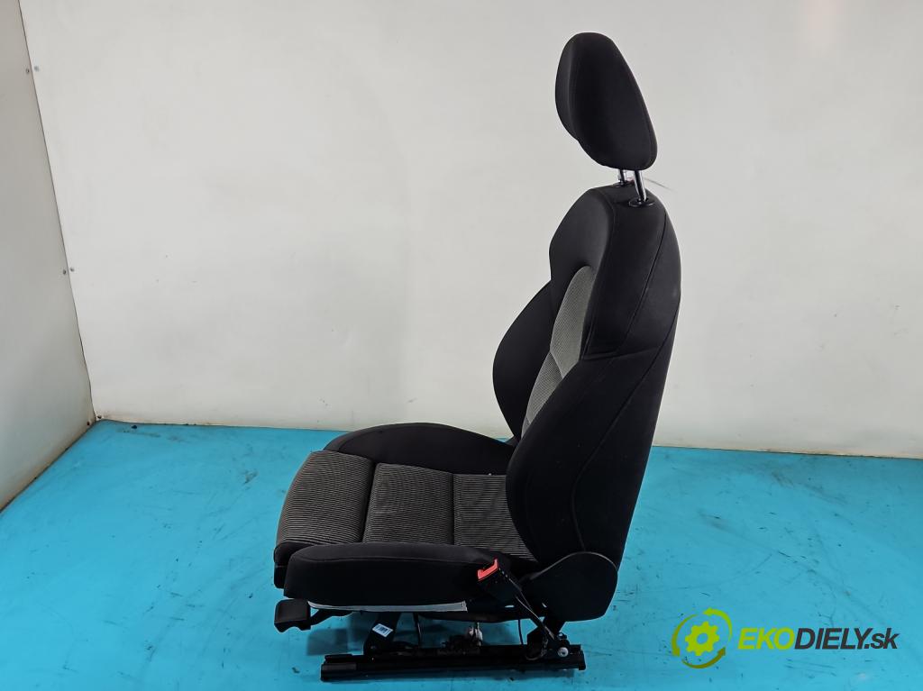 Audi A4 B8 2007-2015 1.8 TFSI 120 HP manual 88 kW 1798 cm3 5- Sedačka pravý  (Sedačky, sedadlá)