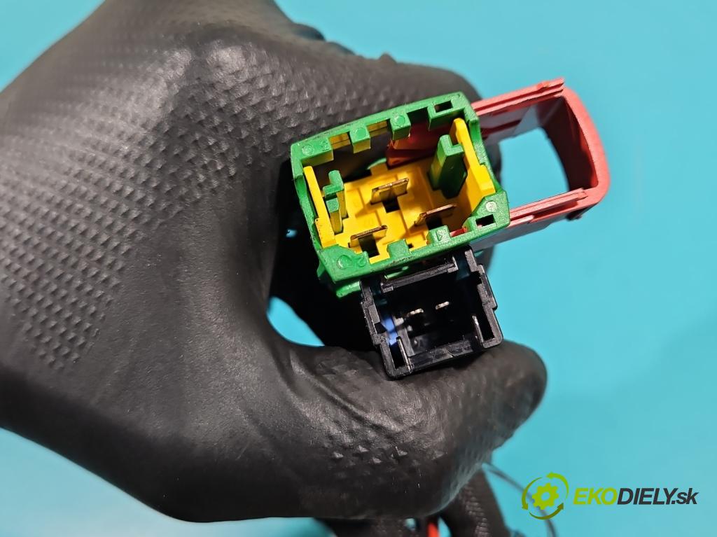 Citroen C8 2002-2014 2.0 hdi 110 HP manual 81 kW 1997 cm3 5- Spínačka  (Spínacie skrinky a kľúče)