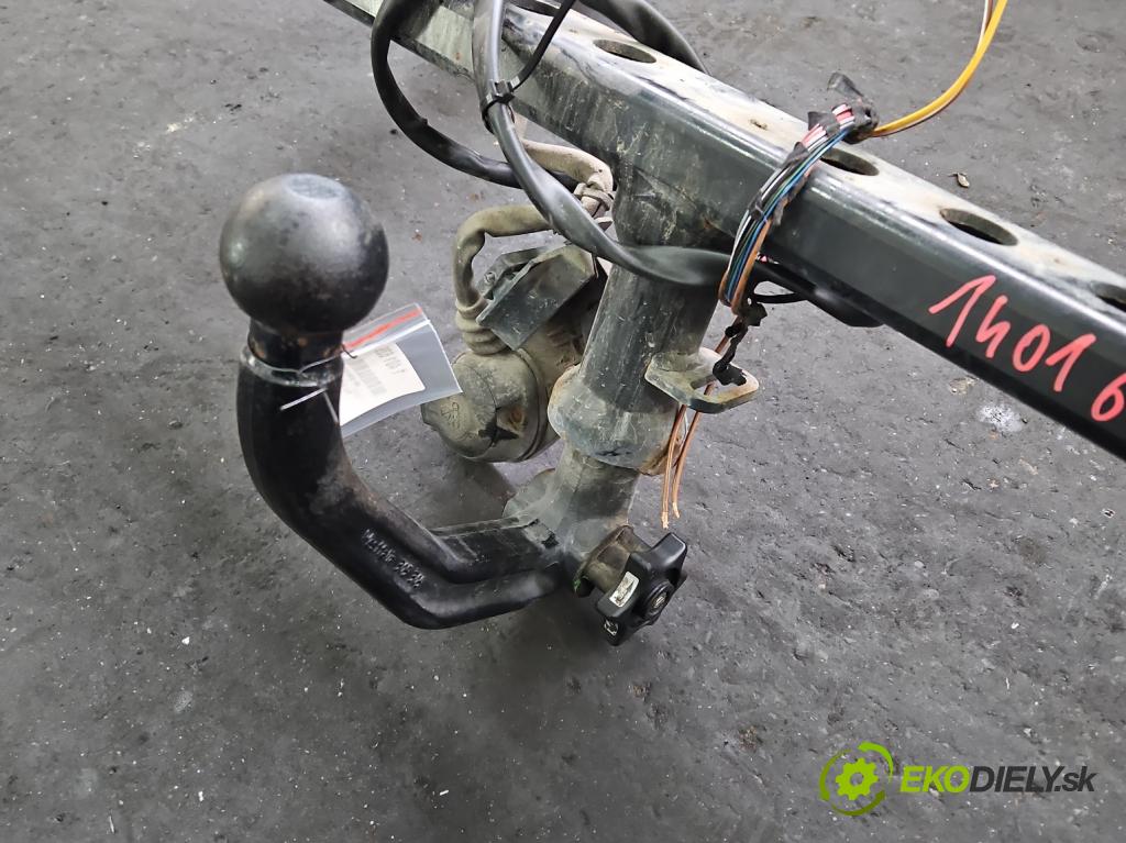 Audi A4 B8 2007-2015 1.8 TFSI 120 hp manual 88 kW 1798 cm3 5- oko tažné 8T0092155D (Tažná zařízení)