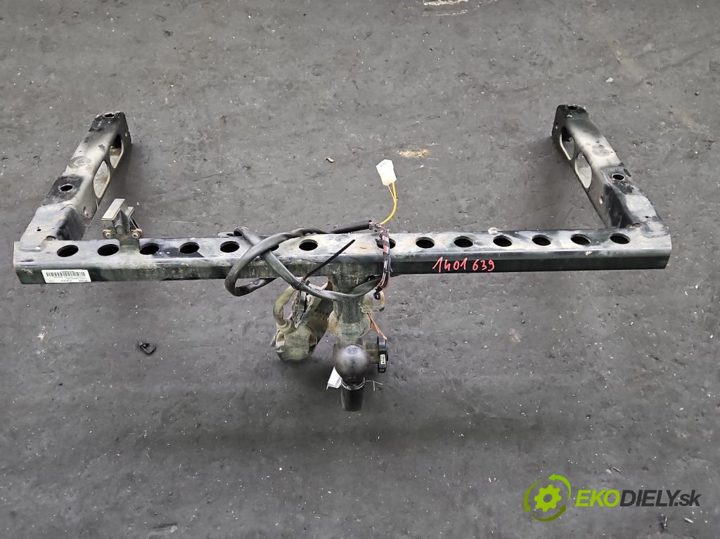 Audi A4 B8 2007-2015 1.8 TFSI 120 hp manual 88 kW 1798 cm3 5- oko tažné 8T0092155D (Tažná zařízení)