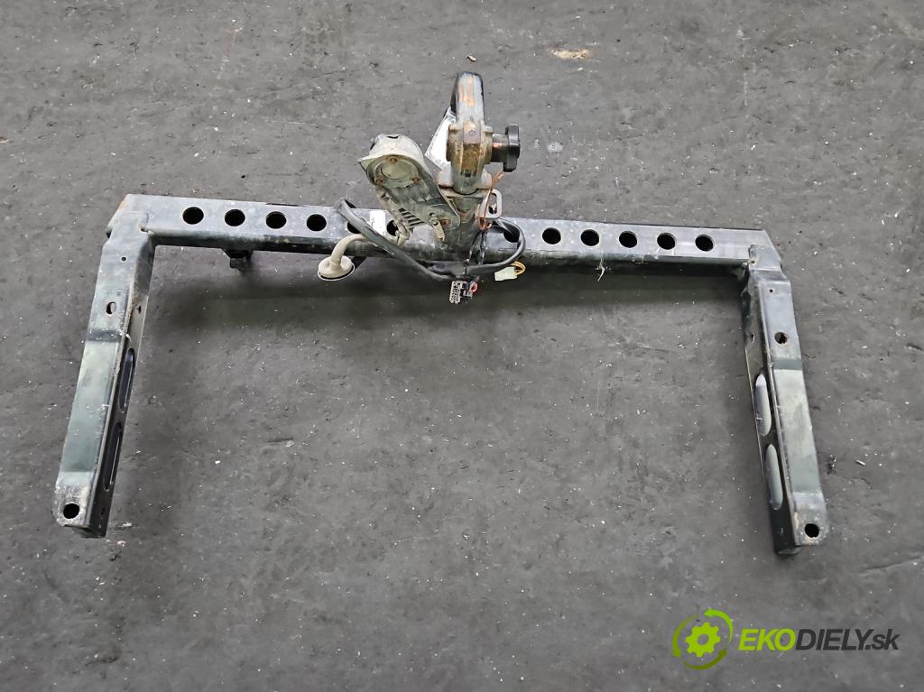 Audi A4 B8 2007-2015 1.8 TFSI 120 hp manual 88 kW 1798 cm3 5- oko tažné 8T0092155D (Tažná zařízení)