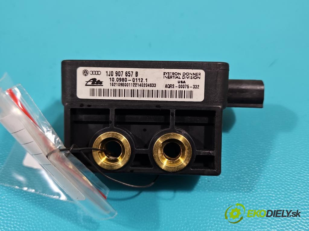 Vw Bora 1.6 16V 105 hp manual 77 kW 1598 cm3 4- snímač ESP 1J1907637B