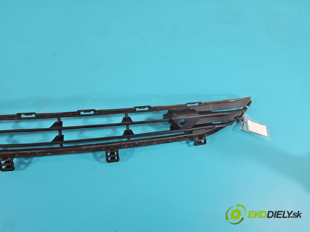 Volvo V90 2016- 2.0 D5 235 hp automatic 173 kW 1969 cm3 5- Zaślepka: mřížka: nárazníku medián: 31449143