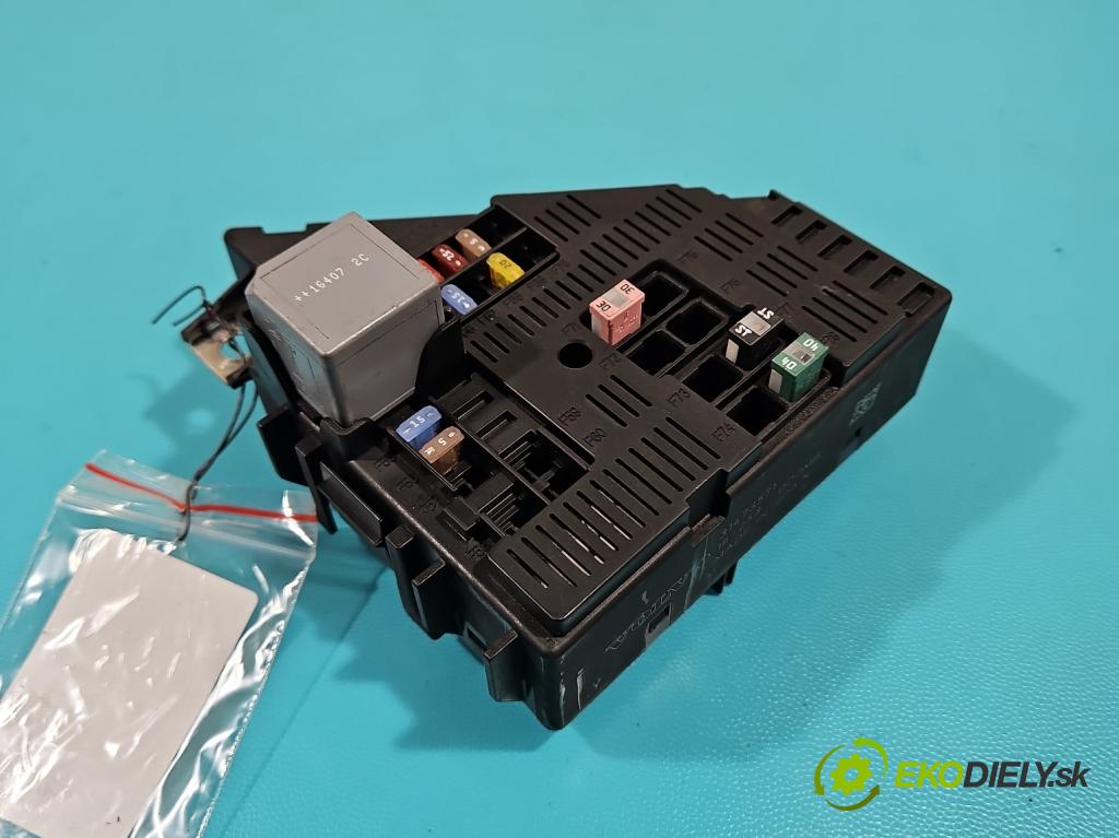 Volvo V90 2016- 2.0 D5 235 hp automatic 173 kW 1969 cm3 5- skříňka pojistková 31473571 (Pojistkové skříňky)