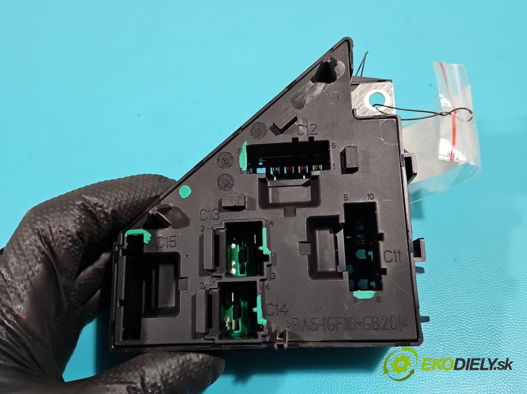 Volvo V90 2016- 2.0 D5 235 hp automatic 173 kW 1969 cm3 5- skříňka pojistková 31473571 (Pojistkové skříňky)