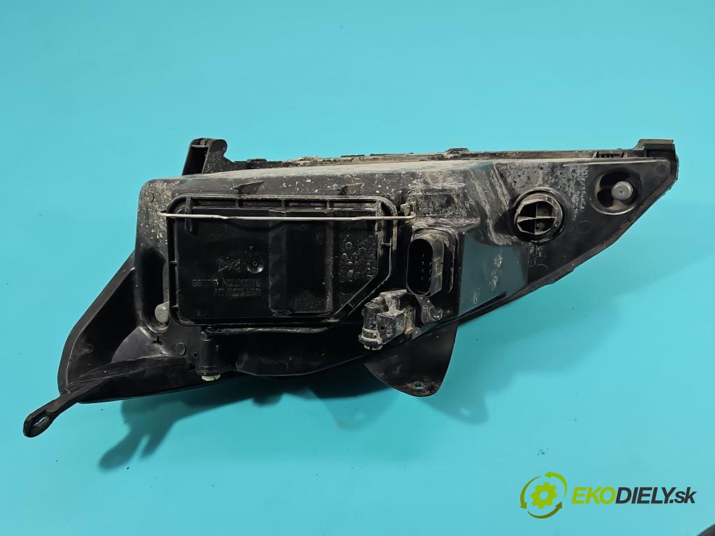 Ford Focus Mk1 1998-2004 1.8 tddi 90 HP manual 66 kW 1753 cm3 5- Reflektor: pravý  (Pravé)