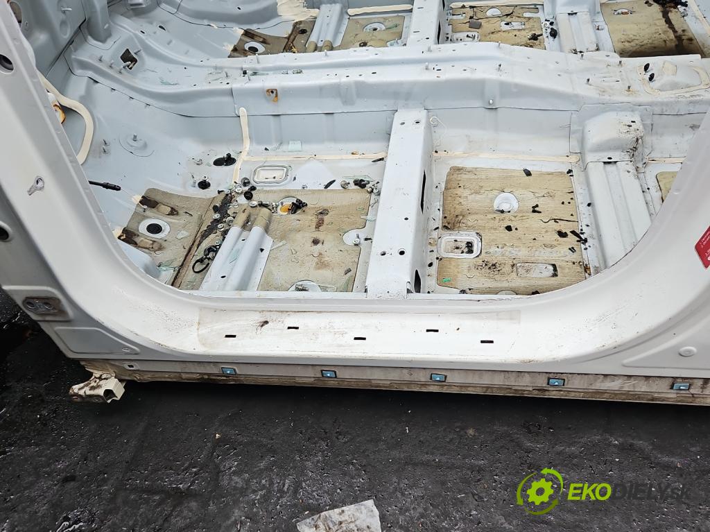 Kia Sportage IV 2015-2021 1.7 crdi 141 hp automatic 104 kW 1685 cm3 5- práh levý  (Ostatní)