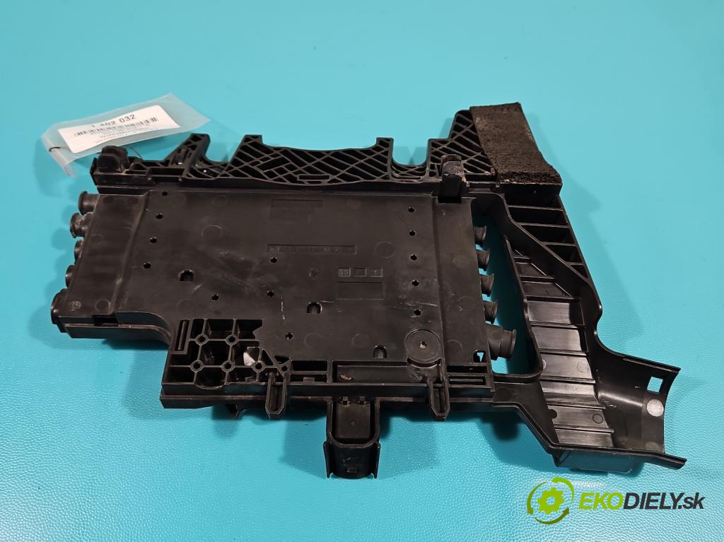 Volvo V90 2016- 2.0 D5 235 hp automatic 173 kW 1969 cm3 5- skříňka pojistková 31499159 (Pojistkové skříňky)