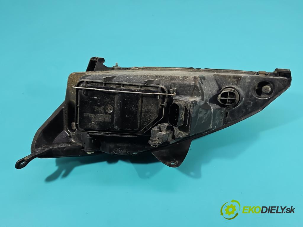 Ford Focus Mk1 1998-2004 1.6 16V 101 HP manual 74 kW 1596 cm3 3- Reflektor: pravý  (Pravé)