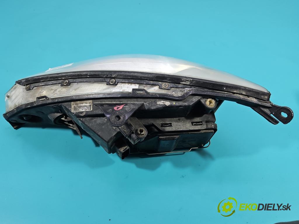 Ford Focus Mk1 1998-2004 1.6 16V 101 HP manual 74 kW 1596 cm3 3- Reflektor: pravý  (Pravé)