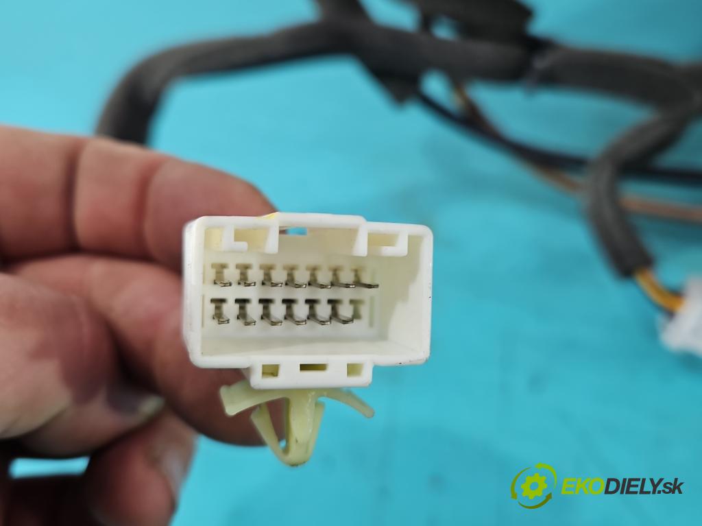 Kia Sportage IV 2015-2021 1.7 crdi 141 HP automatic 104 kW 1685 cm3 5- roleta (Rolety kufra)