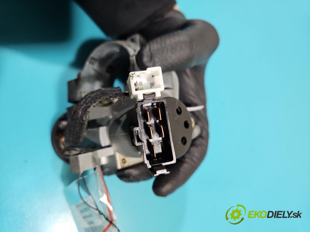 Mitsubishi Space star 1.9 dci 102 HP manual 75 kW 1870 cm3 5- Spínačka  (Spínacie skrinky a kľúče)