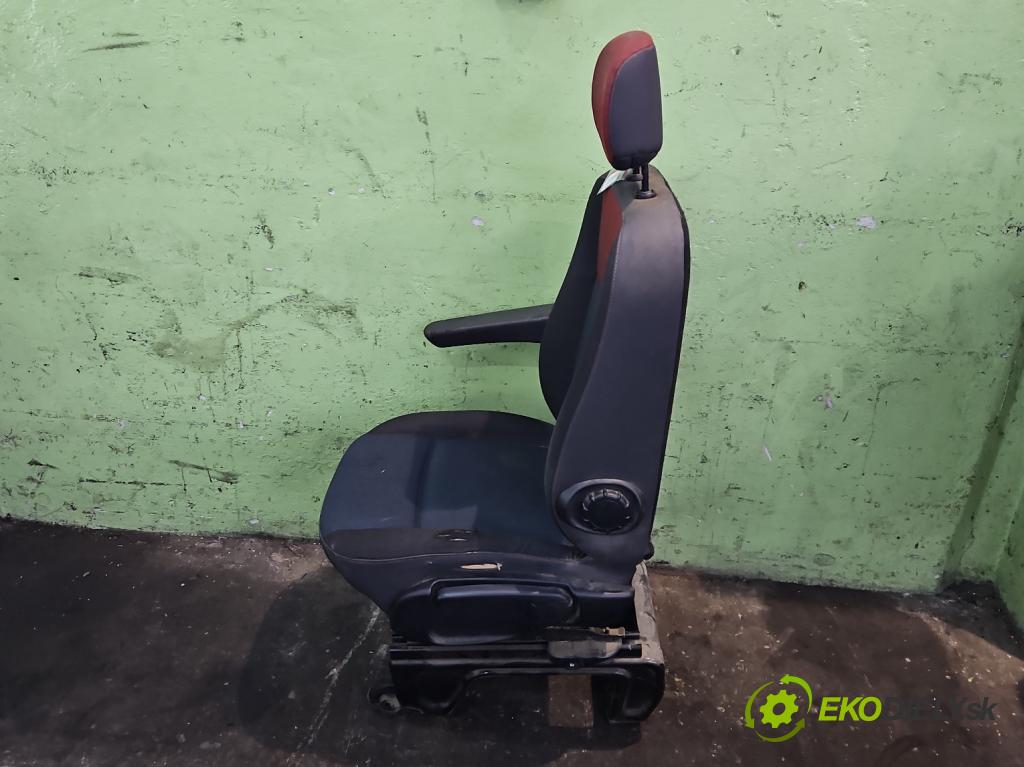 Renault Master III 2010-2019 2.3 dci 145 HP manual 107 kW 2299 cm3 5- Sedačka ľavý  (Sedačky, sedadlá)